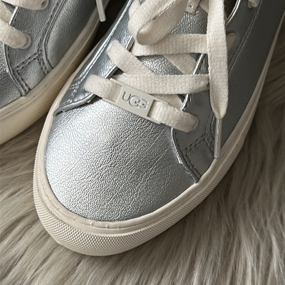 NEW UGG ZILO METALLIC SILVER - Picture 7 of 10